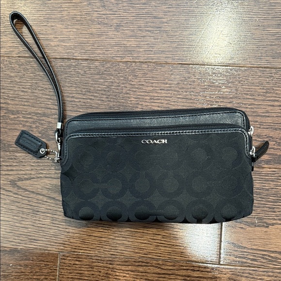 Coach Handbags - Vintage Coach Wristlet